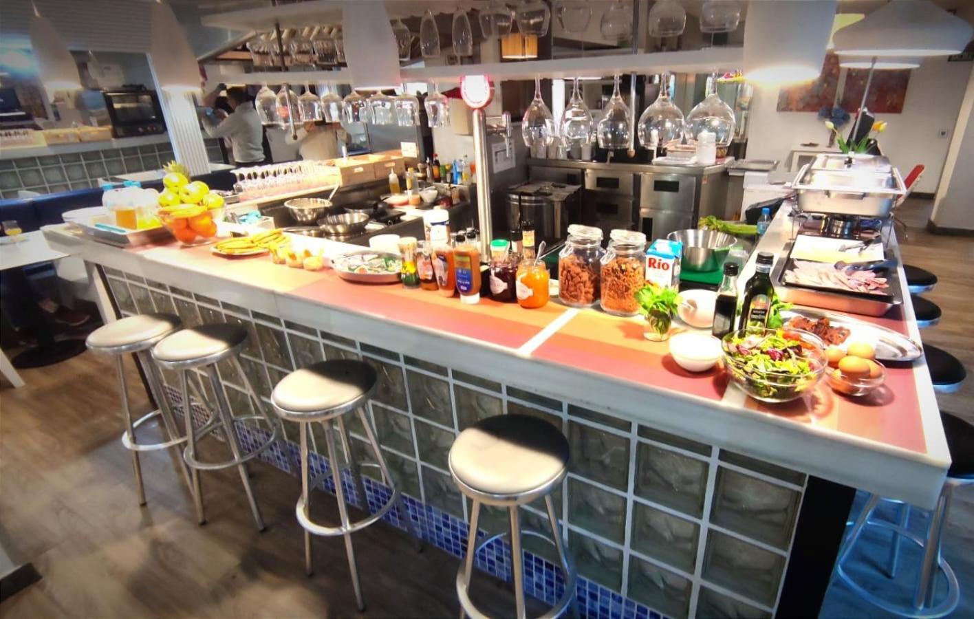 Colors Hotel Барселона Екстериор снимка